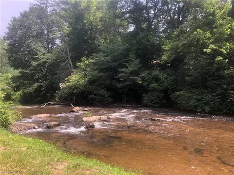 900 Vass Mill Rd, Laurel Fork, VA 24352