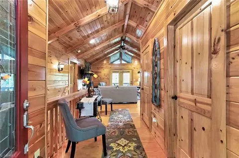 302 Doe Run, Purlear, NC 28665 photo 3
