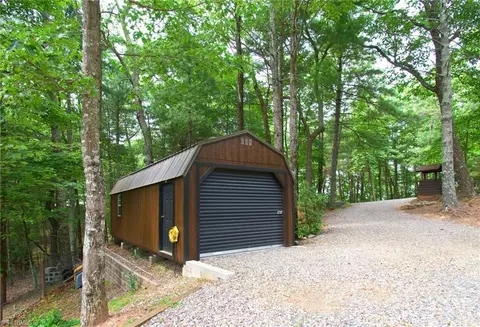 302 Doe Run, Purlear, NC 28665 photo 29
