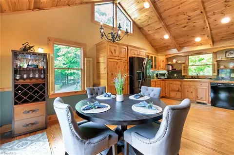 302 Doe Run, Purlear, NC 28665 photo 8