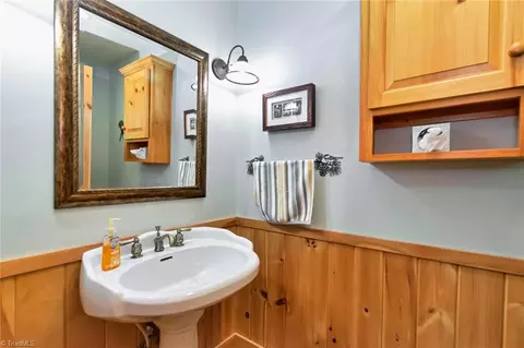 302 Doe Run, Purlear, NC 28665 photo 12