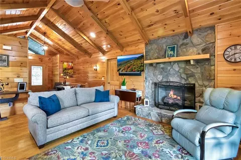 302 Doe Run, Purlear, NC 28665 photo 6