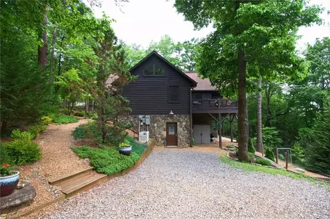 302 Doe Run, Purlear, NC 28665 photo 30