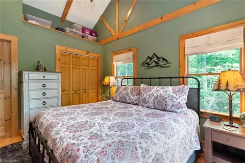 302 Doe Run, Purlear, NC 28665 photo 16