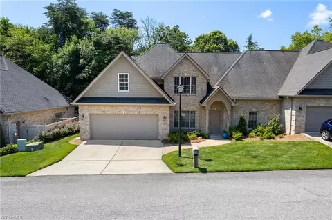 4006 Flagstick Ct, Jamestown, NC 27282