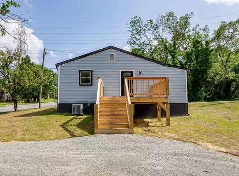 1004 Rosenwald St, Burlington, NC 27217