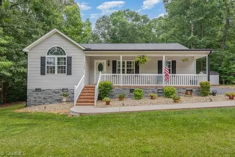 1733 Woodglo Dr, Asheboro, NC 27205