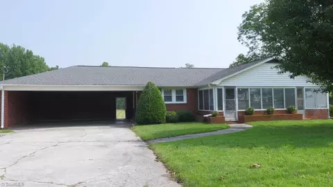 3113 Upper Lake Rd, Thomasville, NC 27360
