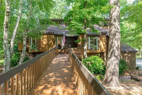 1285 Westminster Dr, High Point, NC 27262