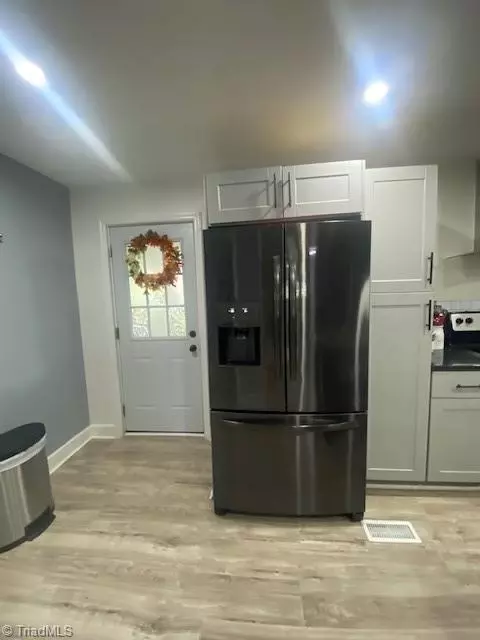 1304 Madison St, High Point, NC 27262 photo 8
