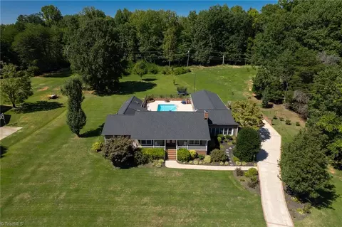 373 Old Farm Rd, Thomasville, NC 27360