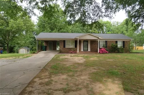 410 Shady Grove Rd, Eden, NC 27288