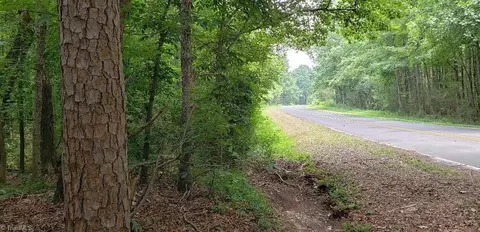 1100 Cagle Loop Rd, Seagrove, NC 27341