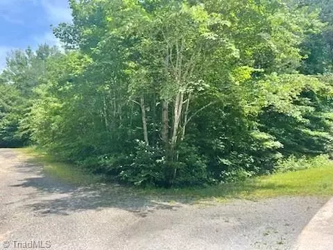 327 Royal Ct, Reidsville, NC 27320
