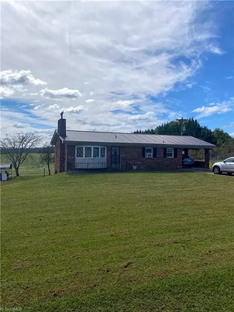 1660 Grace Howard Rd, Roaring River, NC 28669