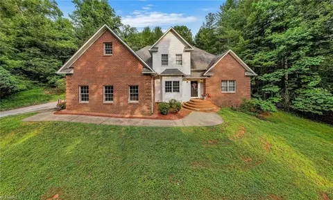 213 Mcelwee St, North Wilkesboro, NC 28659