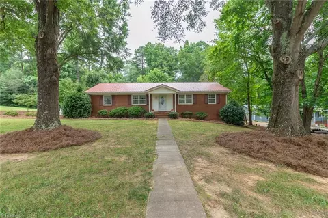 7812 Kinross Dr, Oak Ridge, NC 27310