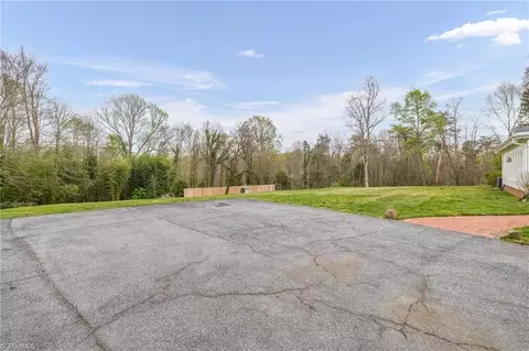 304 Shadow Valley Rd, High Point, NC 27262 photo 33