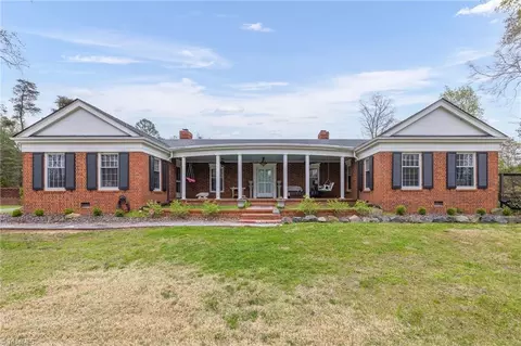 304 Shadow Valley Rd, High Point, NC 27262 photo 2