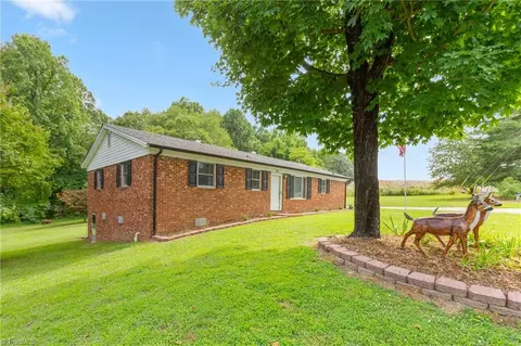 206 Elaine St, Trinity, NC 27370 photo 2
