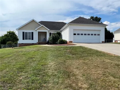 1030 Oxford Ln, King, NC 27021
