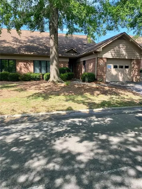 307 Hollybrook Dr, Bermuda Run, NC 27006