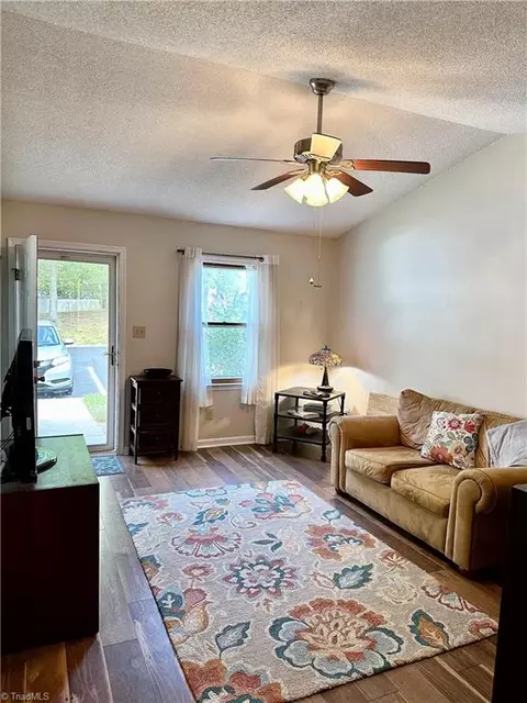 3049 Windchase Ct, High Point, NC 27265 photo 4