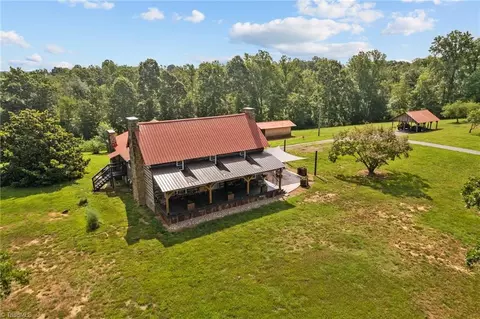 327 Tobacco Rd, Madison, NC 27025