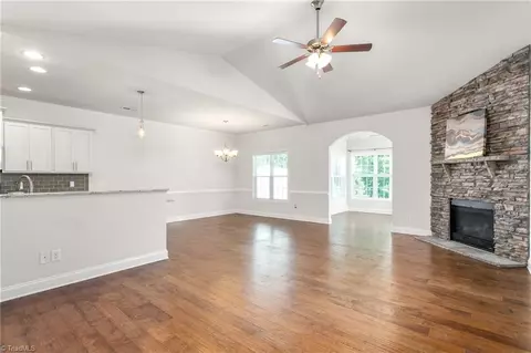 131 Windmill Trl, High Point, NC 27265 photo 4