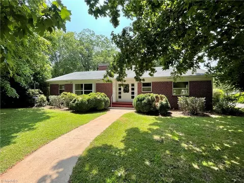 222 Carolina Ave, Boonville, NC 27011