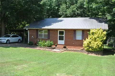 1147 Pine Top Rd, Lexington, NC 27295