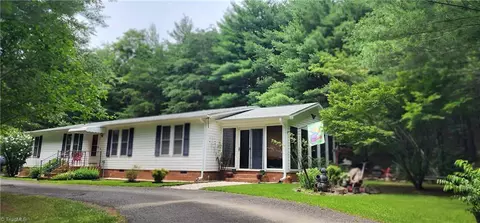183 Davids Pl, Lowgap, NC 27024 photo 3