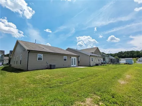 5763 Midstream Cir, Clemmons, NC 27012 photo 4