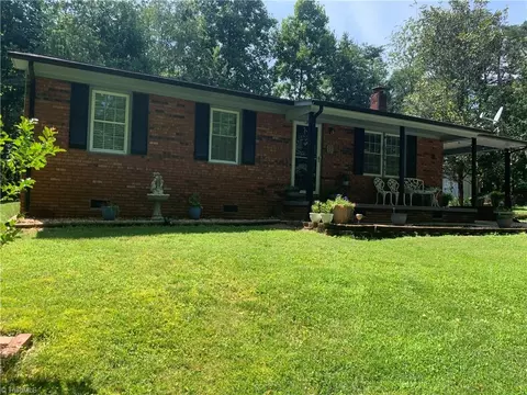 290 Rollingwood Dr, Hays, NC 28635