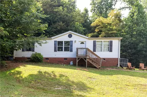 2747 Eagle Point Dr, Trinity, NC 27370