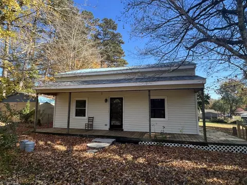 115 Pinetree Dr, Mcleansville, NC 27301