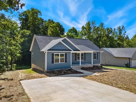 207 Harmon Dr, Thomasville, NC 27360