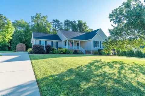 5693 Friendship Glen Dr, Browns Summit, NC 27214