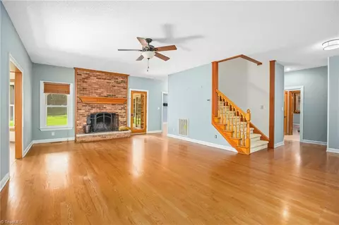 637 Doe Run Dr, Kernersville, NC 27284