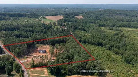 630 John Scott Rd, Pinnacle, NC 27043 photo 3