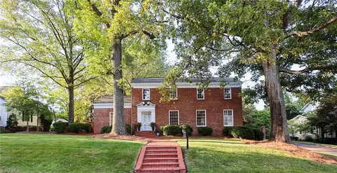 909 Sunset Dr, Greensboro, NC 27408