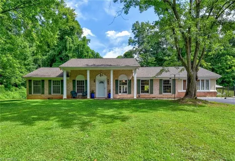 290 Hillsdale Dr, North Wilkesboro, NC 28659
