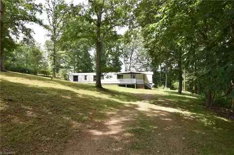 6104 Asheton Dr, Trinity, NC 27370