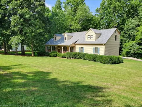 4687 Oakview Dr, Trinity, NC 27370 photo 4