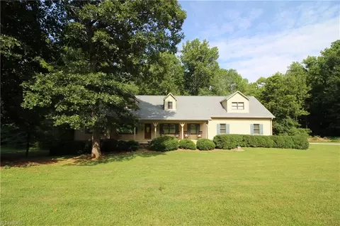 4687 Oakview Dr, Trinity, NC 27370 photo 2
