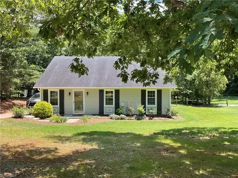 4503 Beechcroft Dr, Greensboro, NC 27407