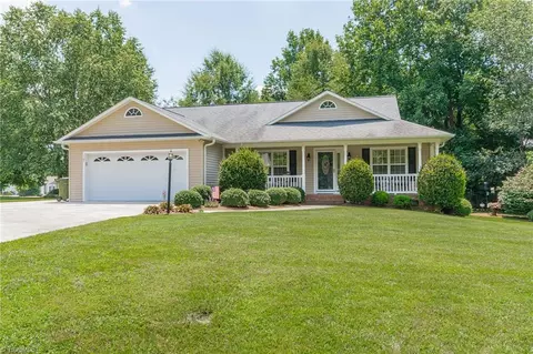 307 Manor Dr, Lexington, NC 27295