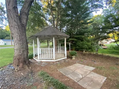 213 Pleasantview Dr, King, NC 27021 photo 4