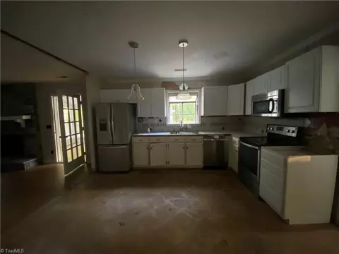 213 Pleasantview Dr, King, NC 27021 photo 7