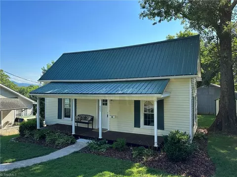 605 5th St, North Wilkesboro, NC 28659